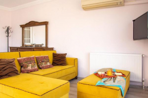 Colorful Apartment with Sea View near Sea in Guzelbahce, Izmir